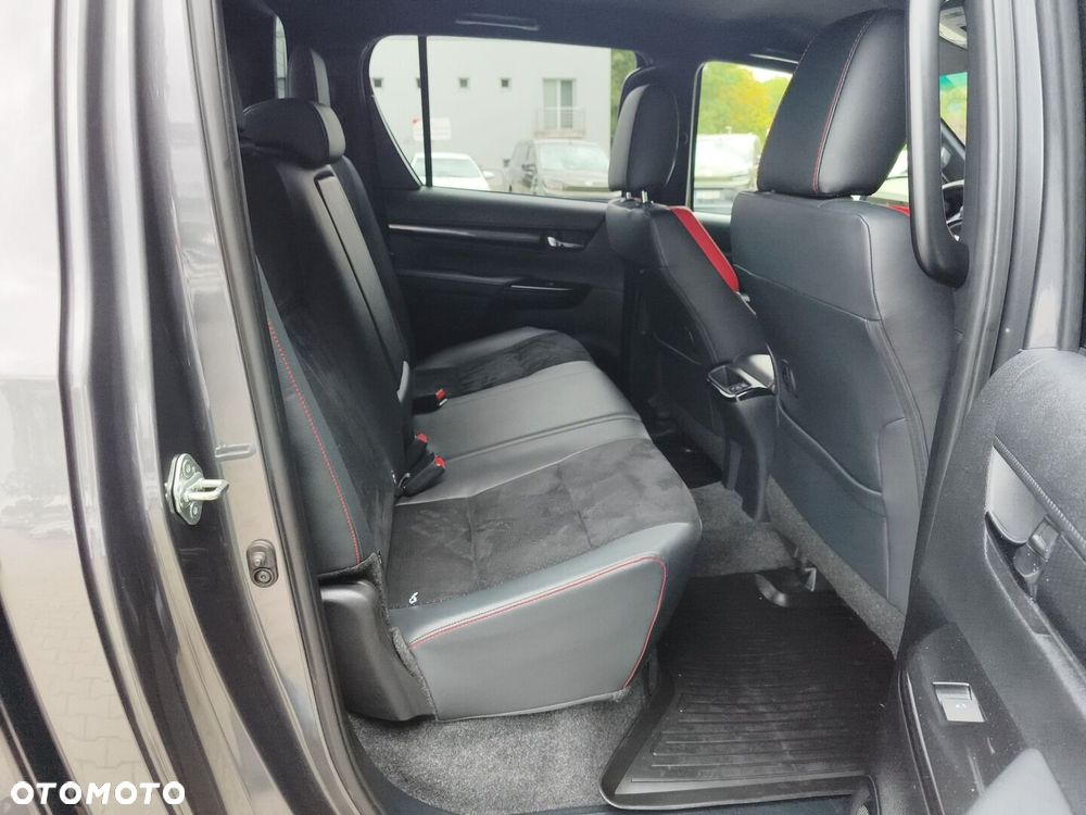 Toyota Hilux 2.8 D-4D Double Cab GR Sport 4x4 - 11