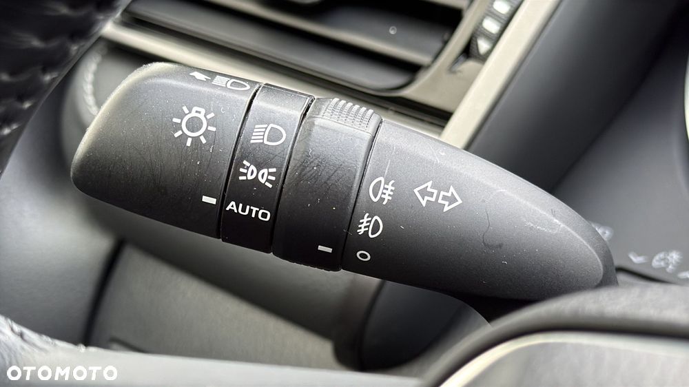 Toyota Camry 2.5 Hybrid Prestige CVT - 21