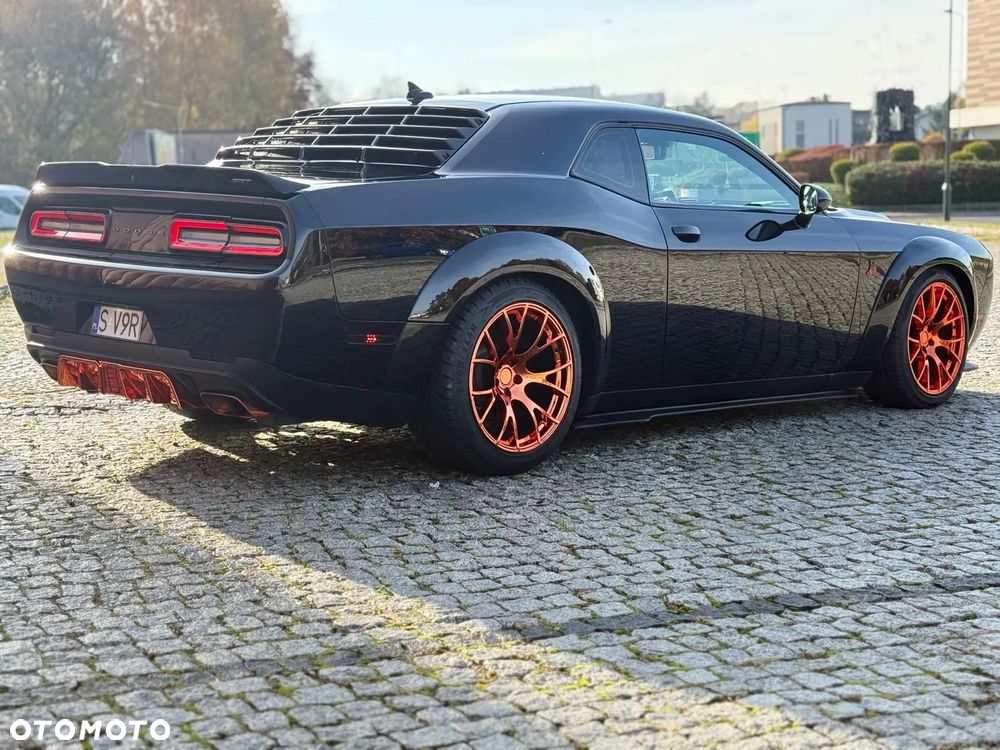 Dodge Challenger - 7