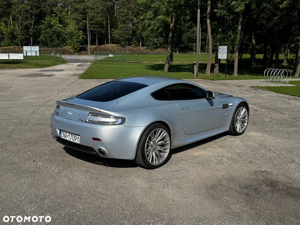 Aston Martin Vantage - 5
