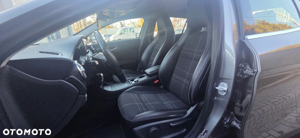 Mercedes-Benz GLA 250 7G-DCT StreetStyle - 25