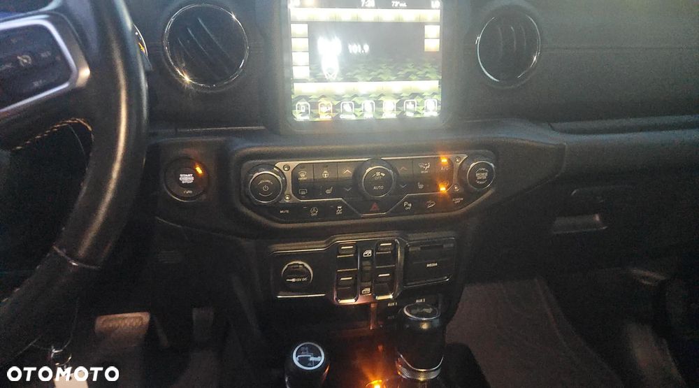 Jeep Wrangler Unlimited 3.6 Automatik Sahara - 11