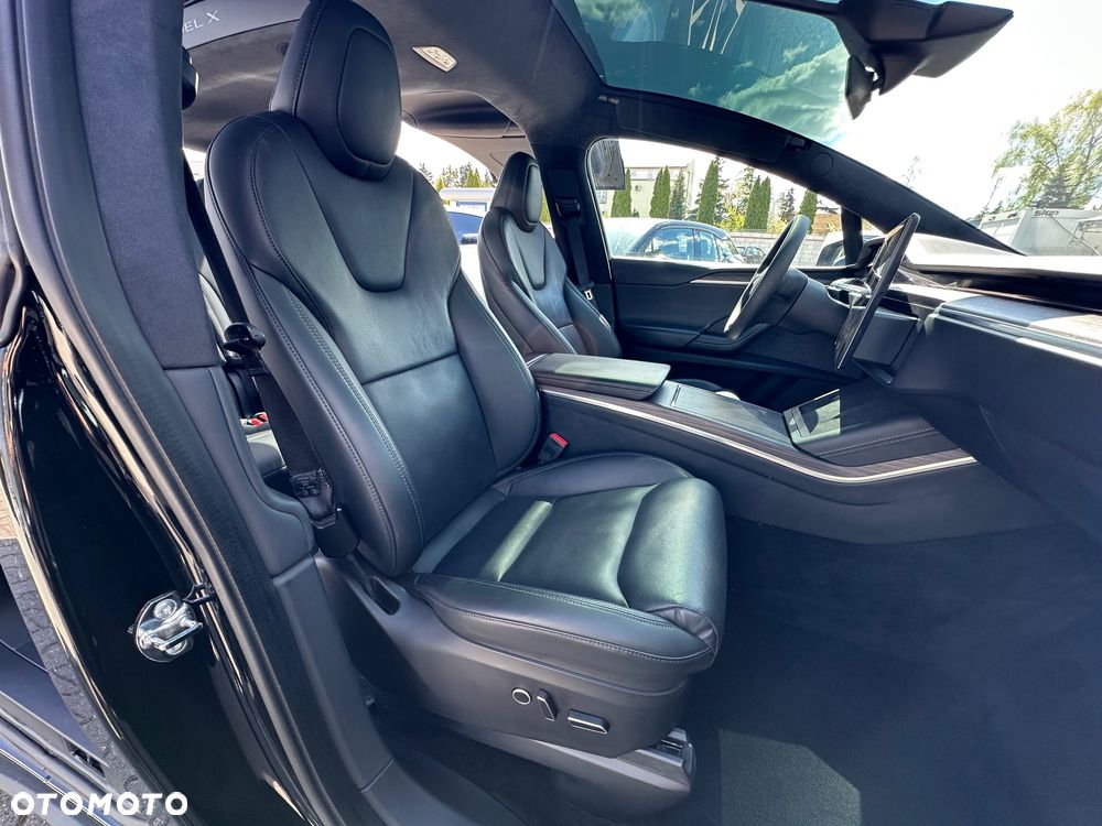 Tesla Model X - 19