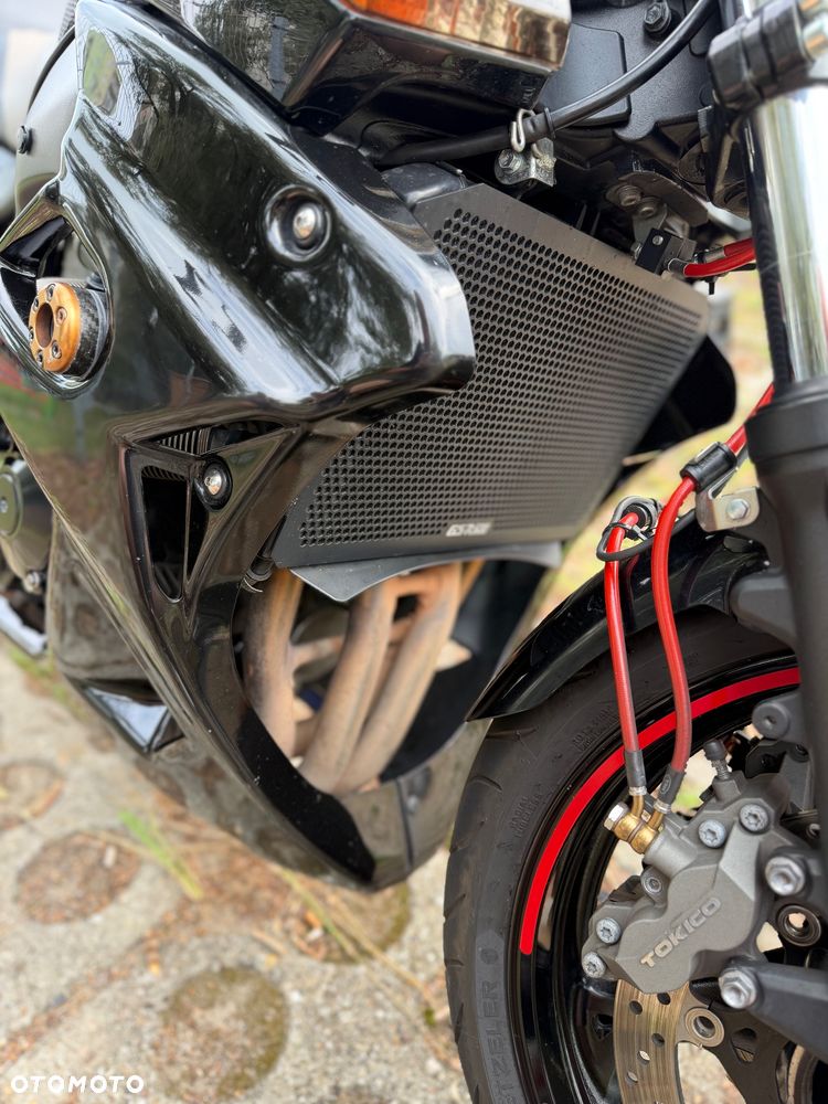 Suzuki GSR - 14