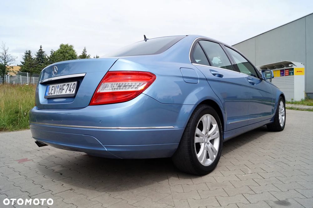 Mercedes-Benz Klasa C 180 CGI Automatik BlueEFFICIENCY Avantgarde - 8