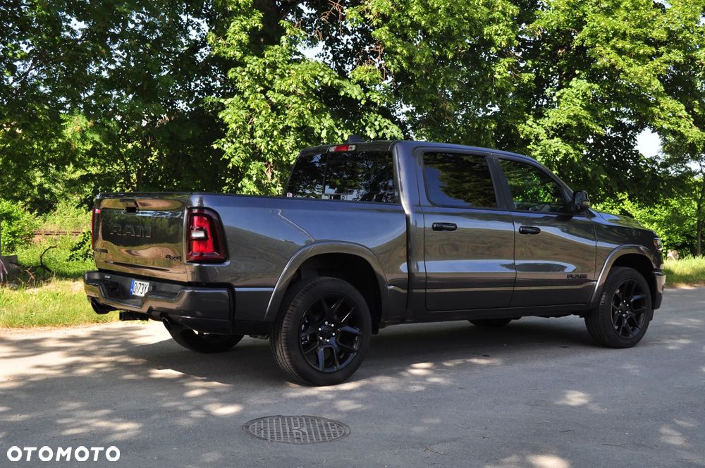 RAM 1500 Laramie Night Premium - 12