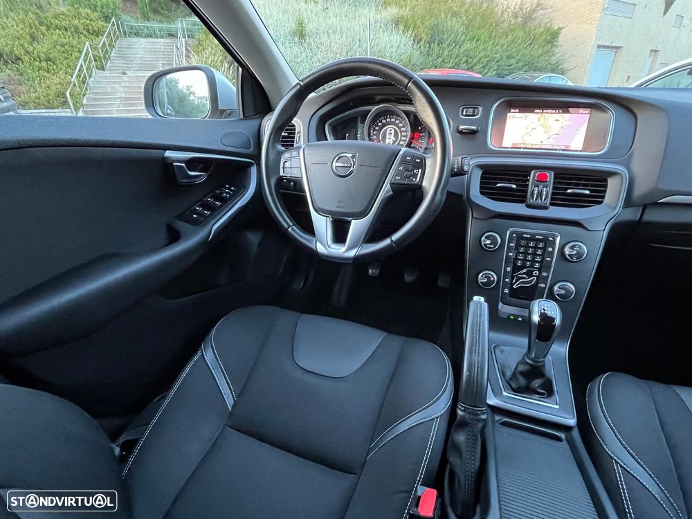 Volvo V40 2.0 D3 Momentum - 19