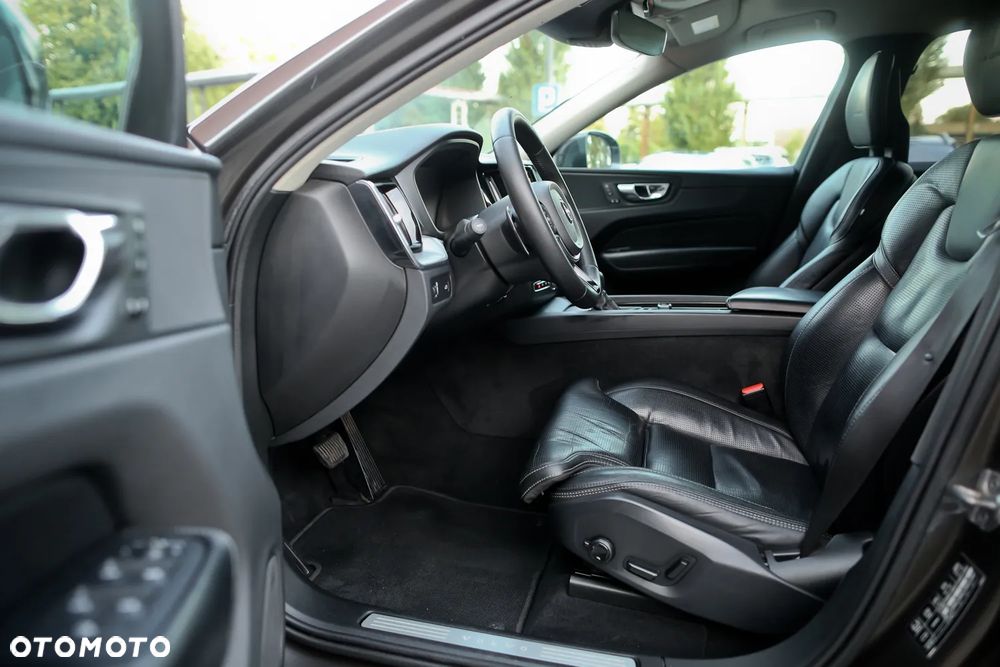 Volvo XC 60 D5 AWD Geartronic Inscription - 19