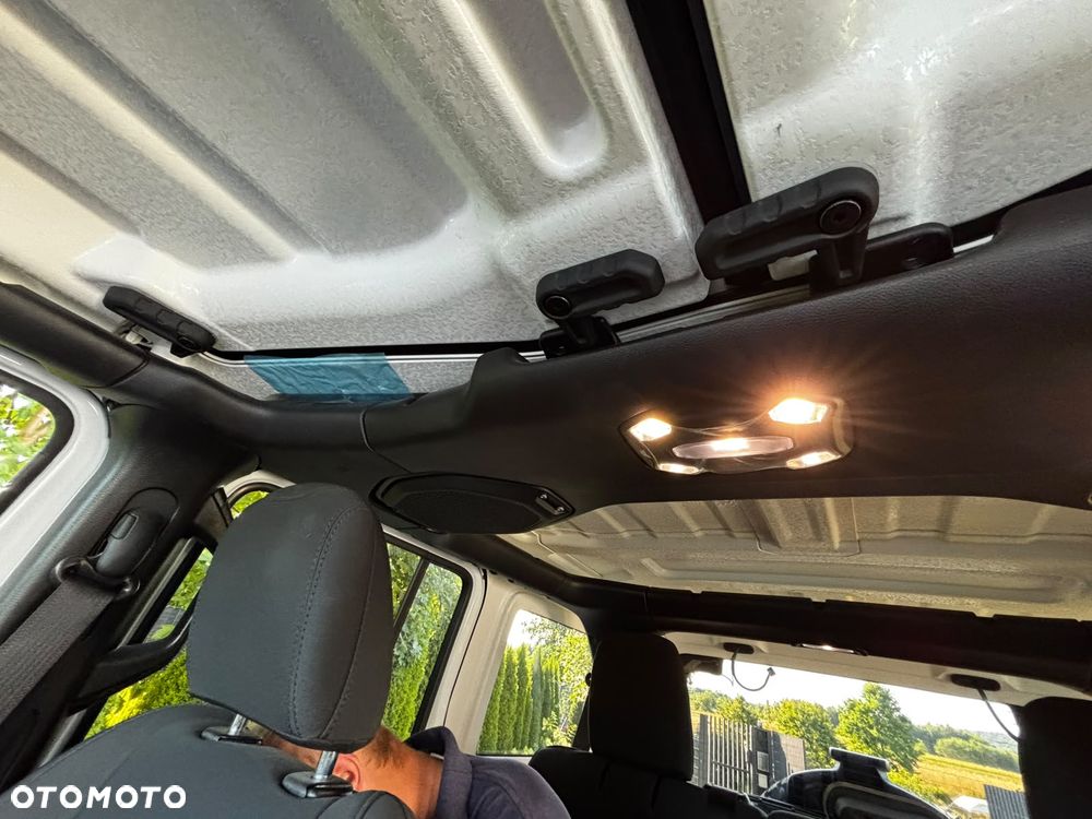 Jeep Wrangler - 10