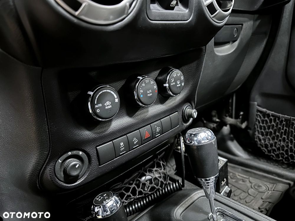 Jeep Wrangler 2.8 CRD Unlim Rubicon - 22