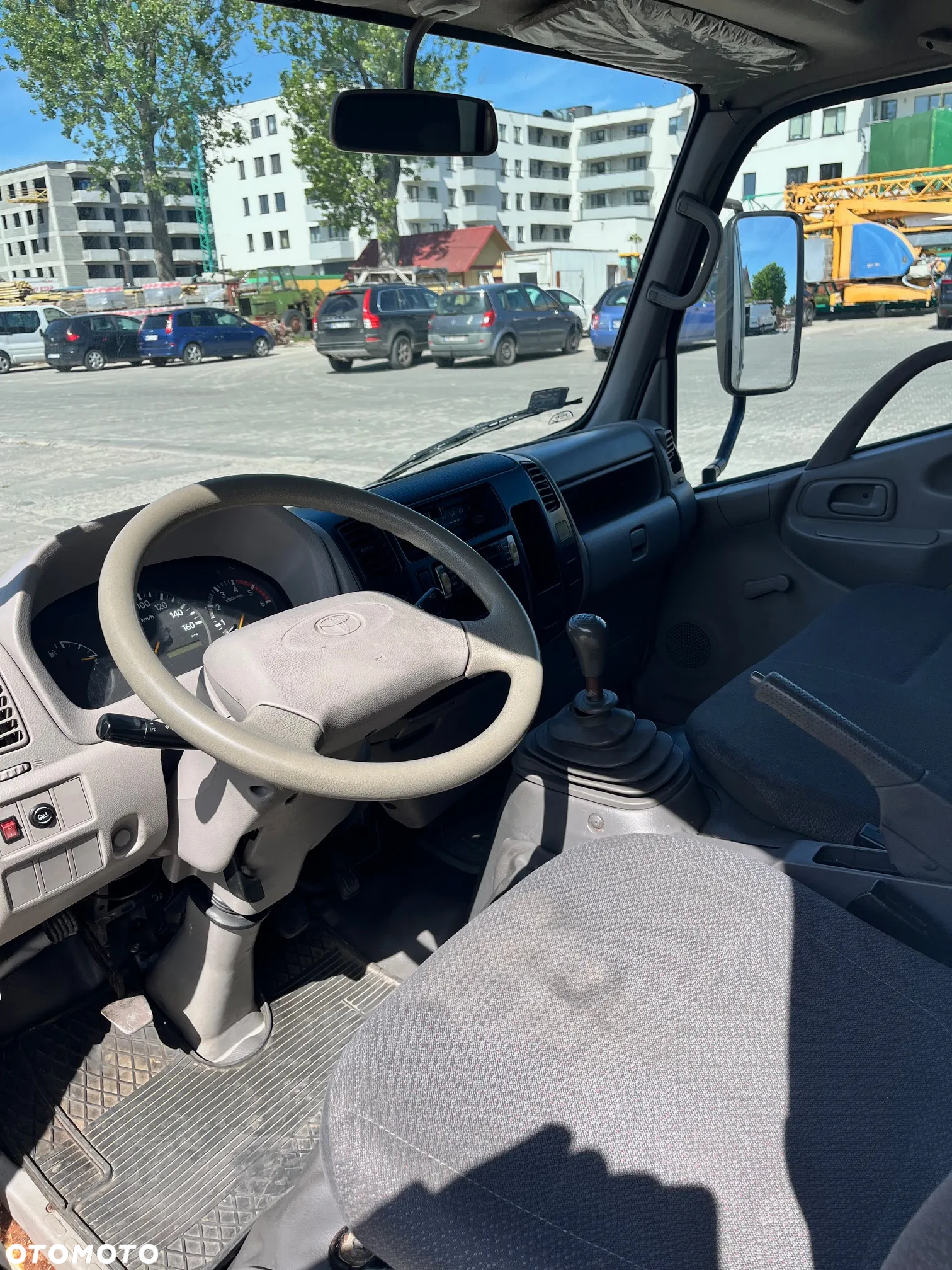 Toyota DYNA - 12
