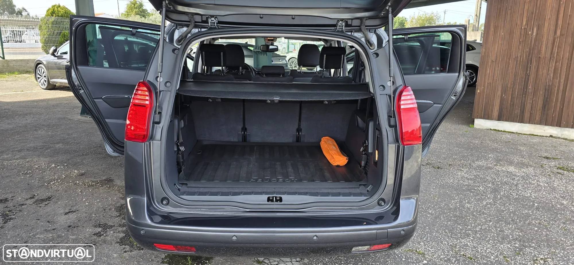 Peugeot 5008 2.0 HDi Executive JLL17 - 20