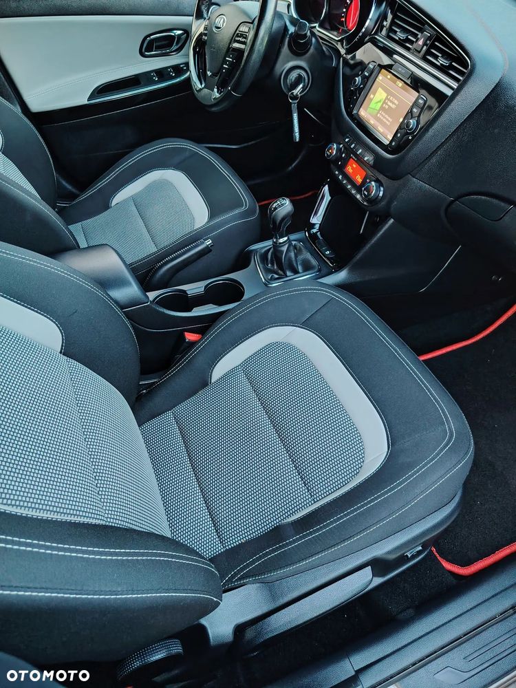 Kia Ceed - 11