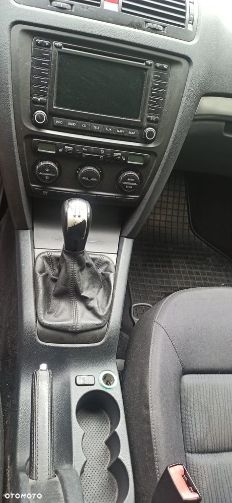 Skoda Octavia 1.6 FSI Ambiente - 12