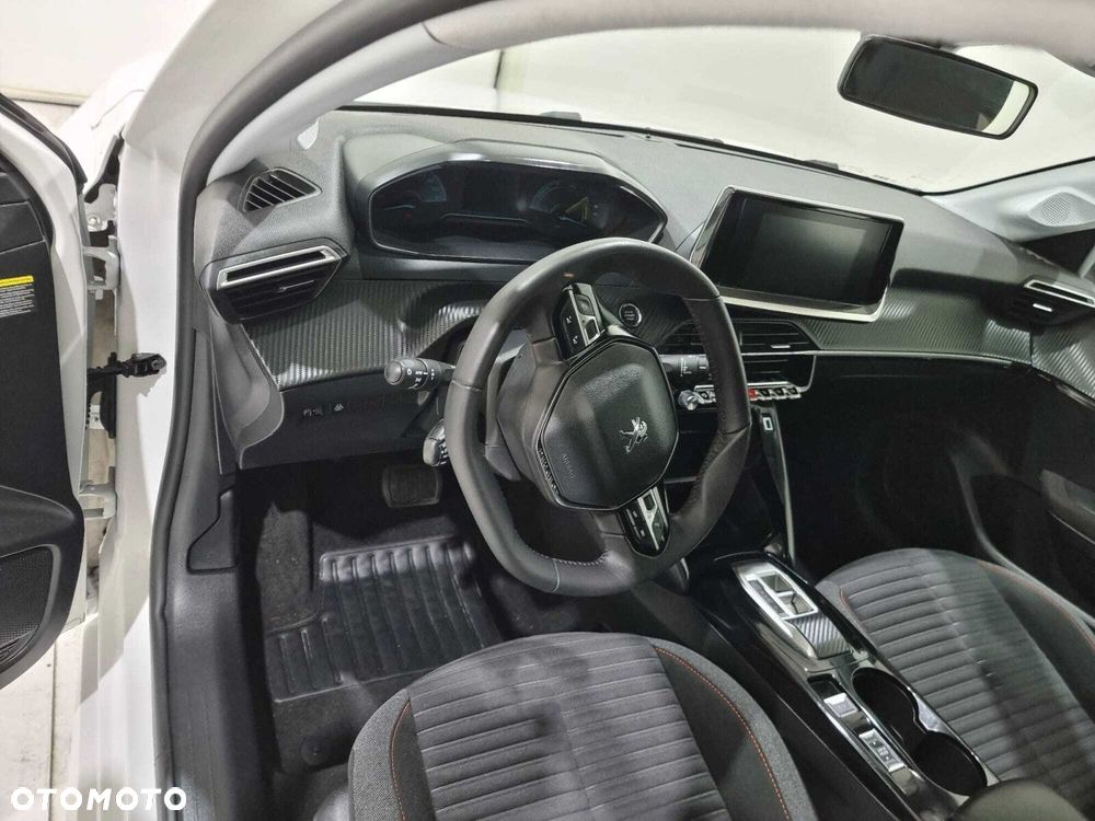 Peugeot 208 - 13