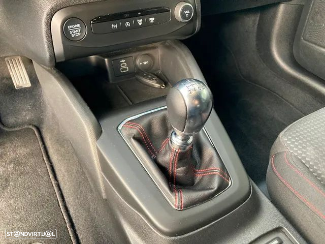 Ford Focus 1.0 EcoBoost MHEV ST-Line - 28