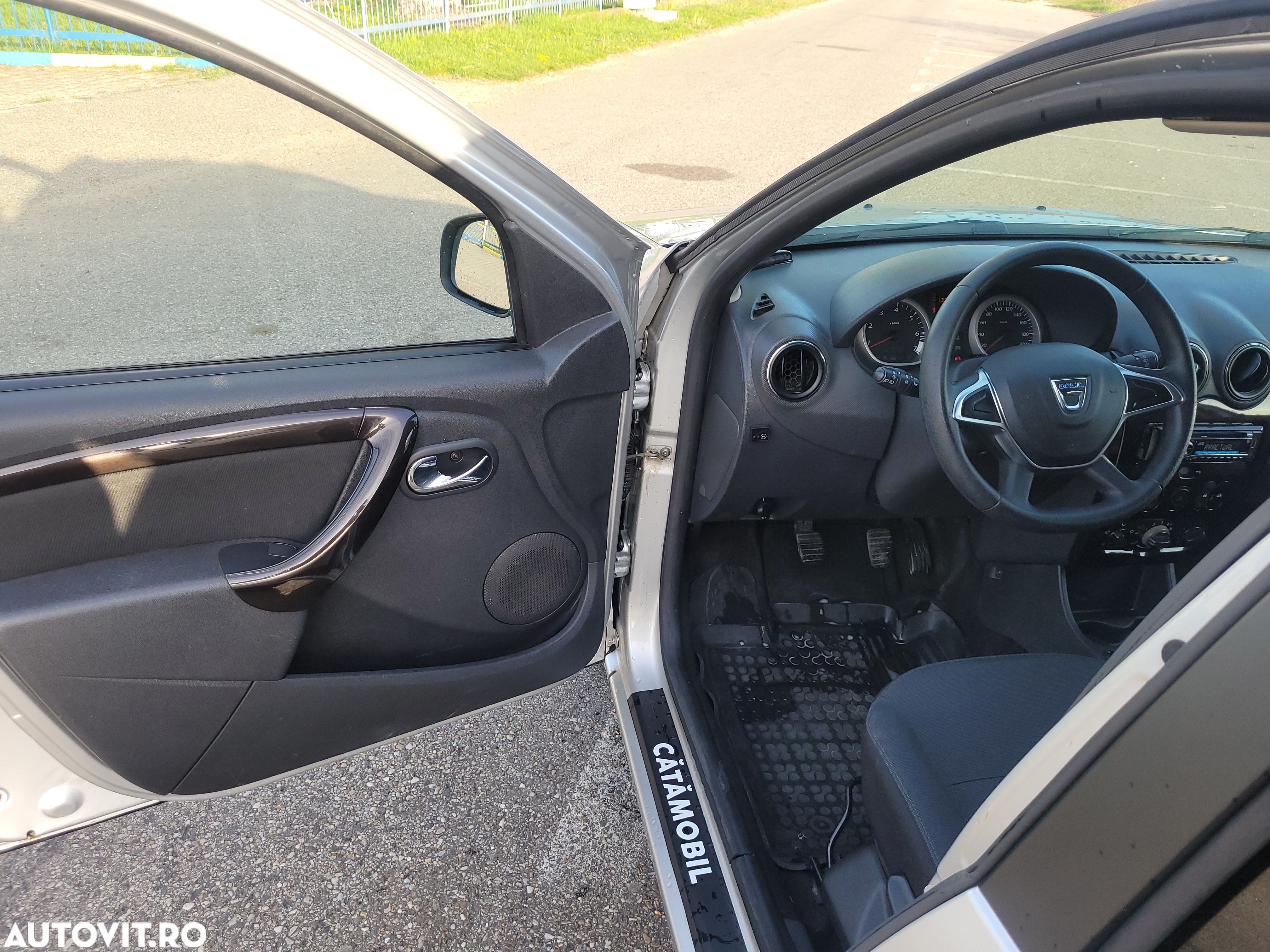 Dacia Sandero 1.4 MPI Laureate - 12