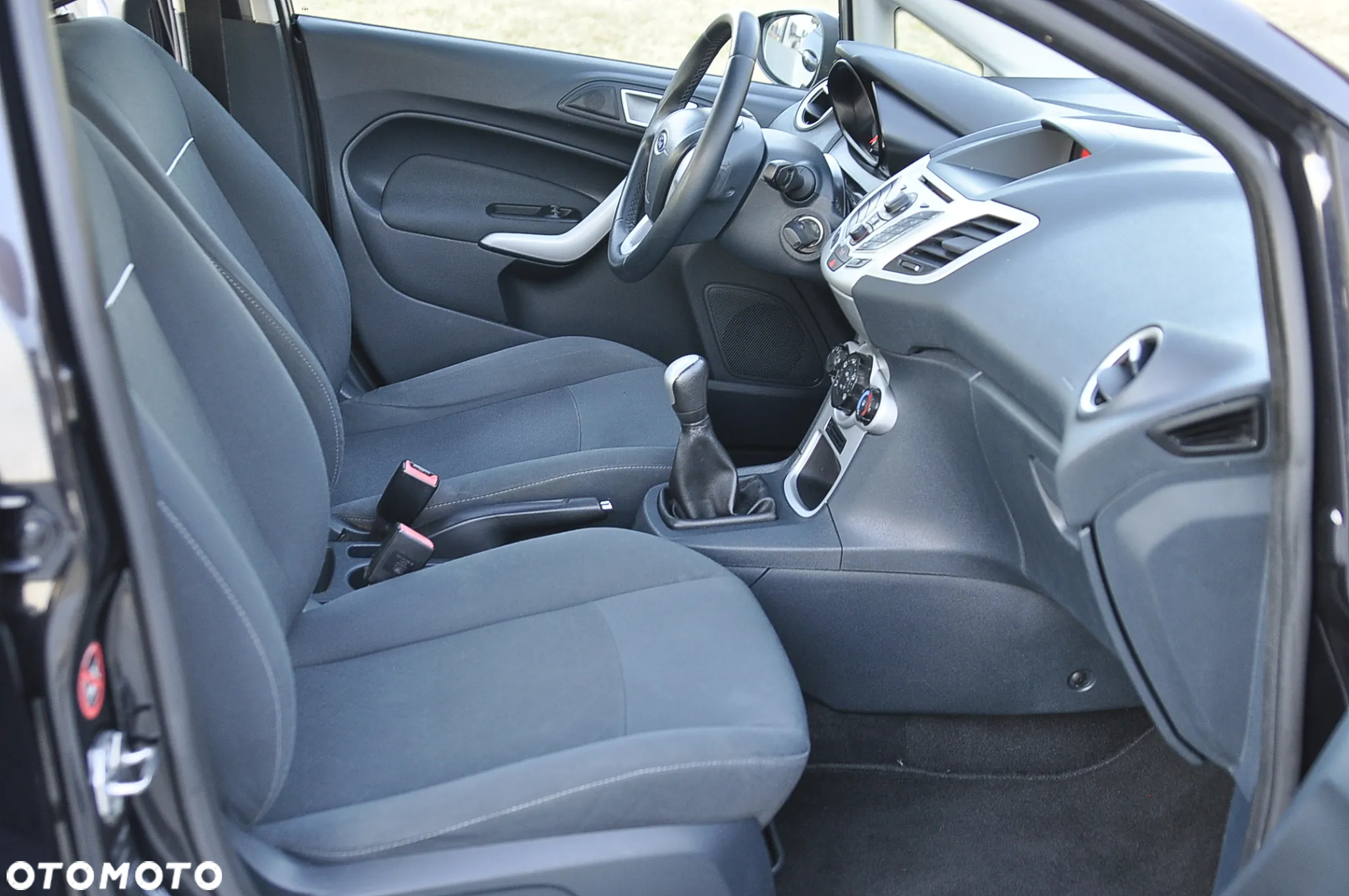 Ford Fiesta 1.25 Ambiente - 26