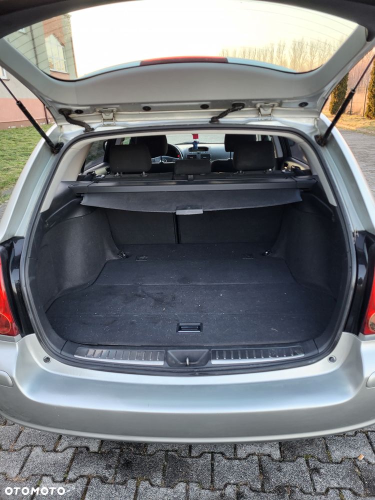 Toyota Avensis 2.2 D-4D Prestige - 5