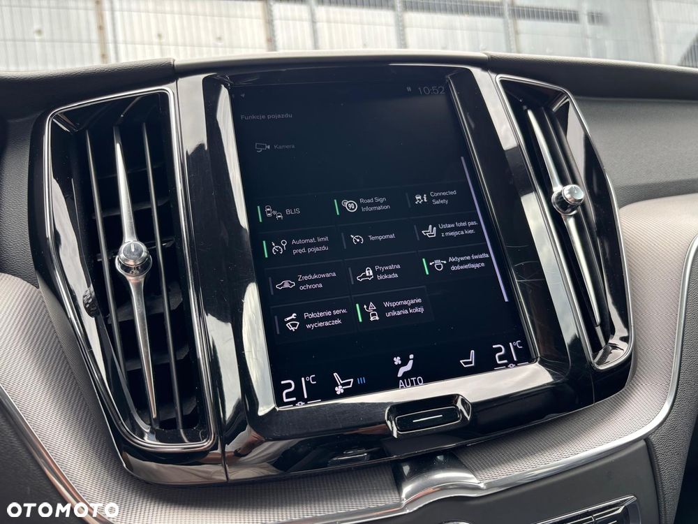 Volvo XC 60 T8 AWD Plug-In Hybrid R-Design - 32
