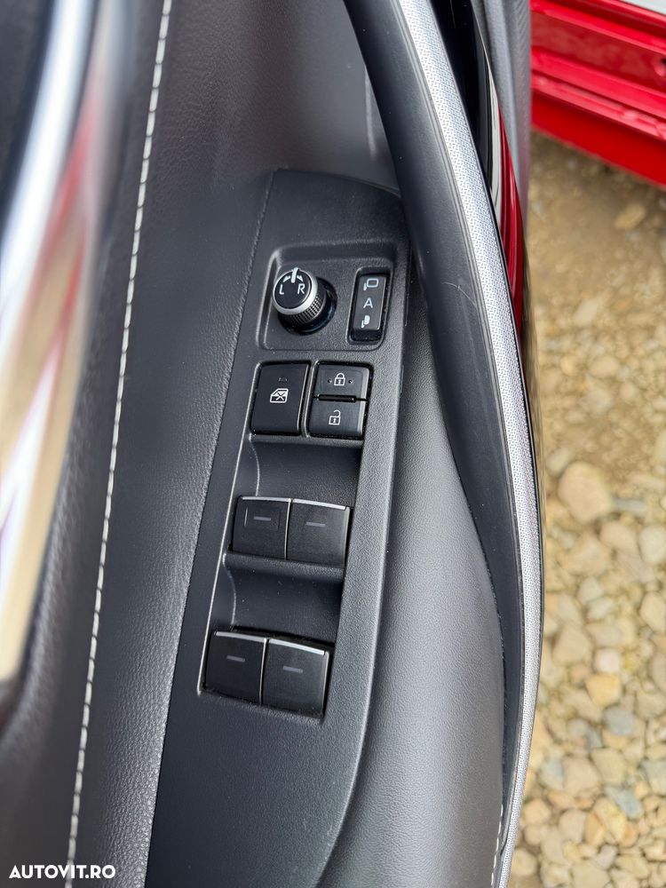 Toyota Corolla 1.8 HSD Dynamic Bi-tone - 12