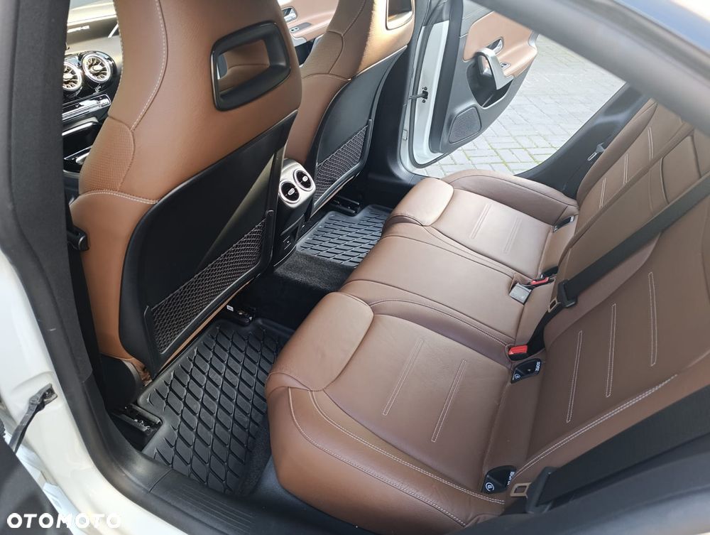 Mercedes-Benz CLA AMG 35 4Matic B AMG Speedshift 7G-DCT - 22