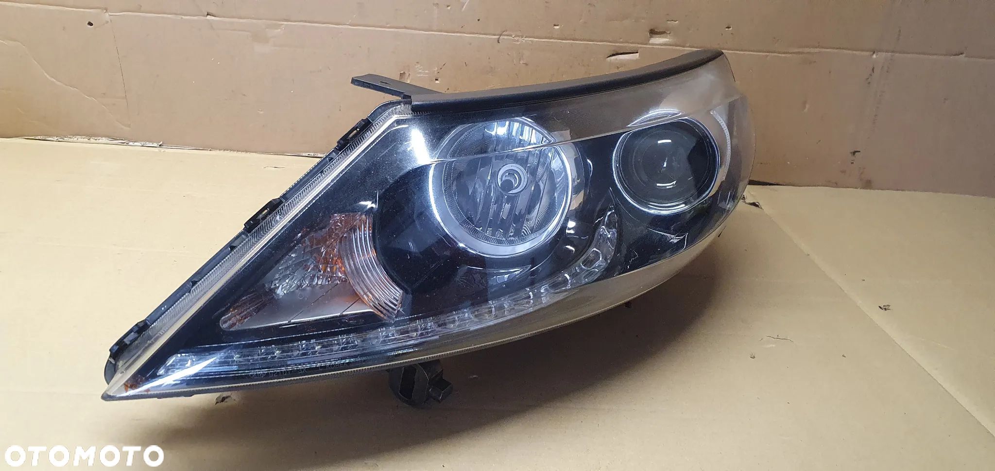 Lampa lewy przód przednia lewa XENON Kia Sportage III 3 UK 92101-3U310 - 1