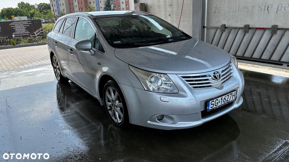 Toyota Avensis 2.2 D-CAT Premium - 1