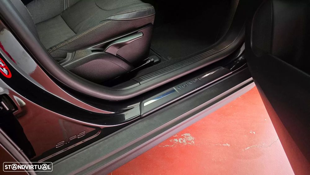 Volvo V40 2.0 D2 Momentum Geartronic — fotografia 51