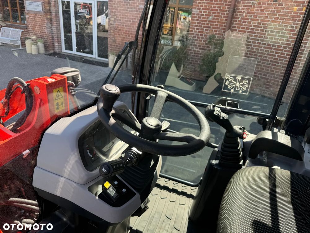 Kubota R070 - 24