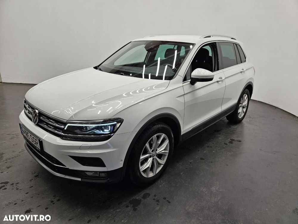 Volkswagen Tiguan - 1