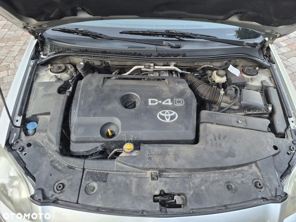 Toyota Avensis 2.0 D-4D Luna - 11