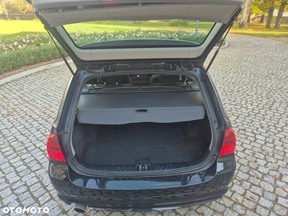 BMW Seria 3 318i - 26