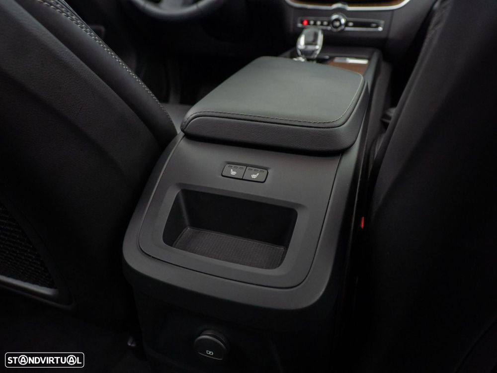 Volvo XC 60 2.0 T6 PHEV Plus Dark - 45