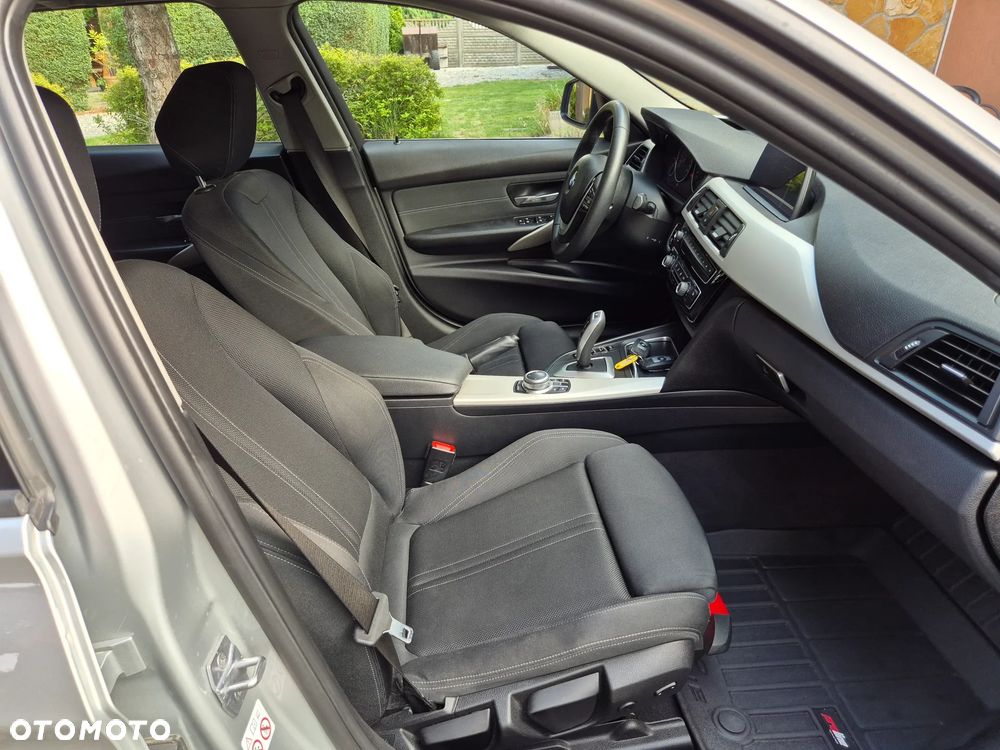 BMW Seria 3 318d Sport Line - 27