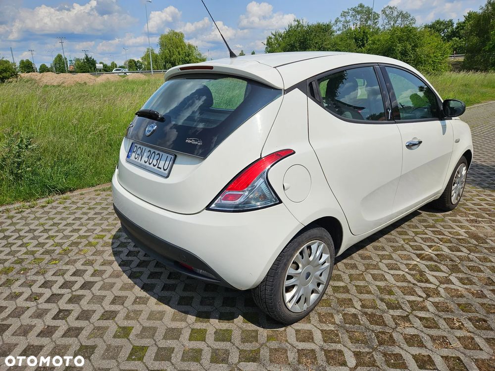 Lancia Ypsilon 1.2 8V Gold - 6