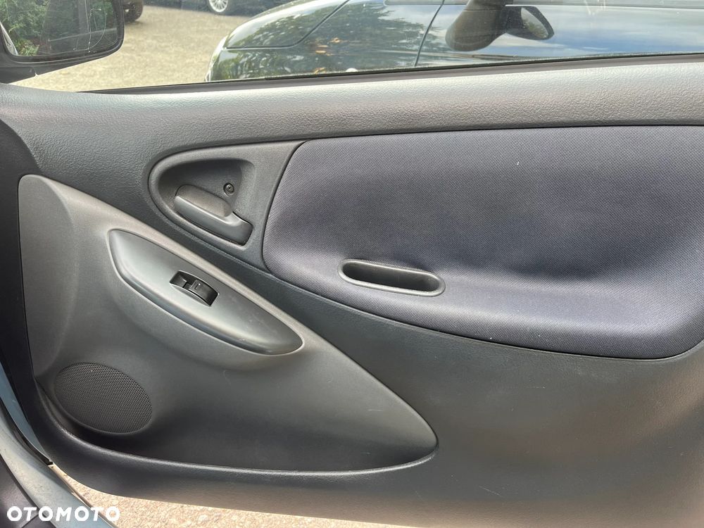 Toyota Yaris 1.0 Base - 8