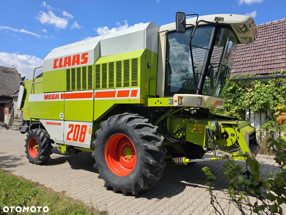 Claas Mega 208 - 1
