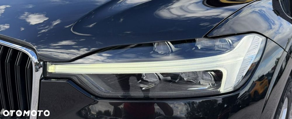 Volvo XC 60 B4 D Plus Dark - 17