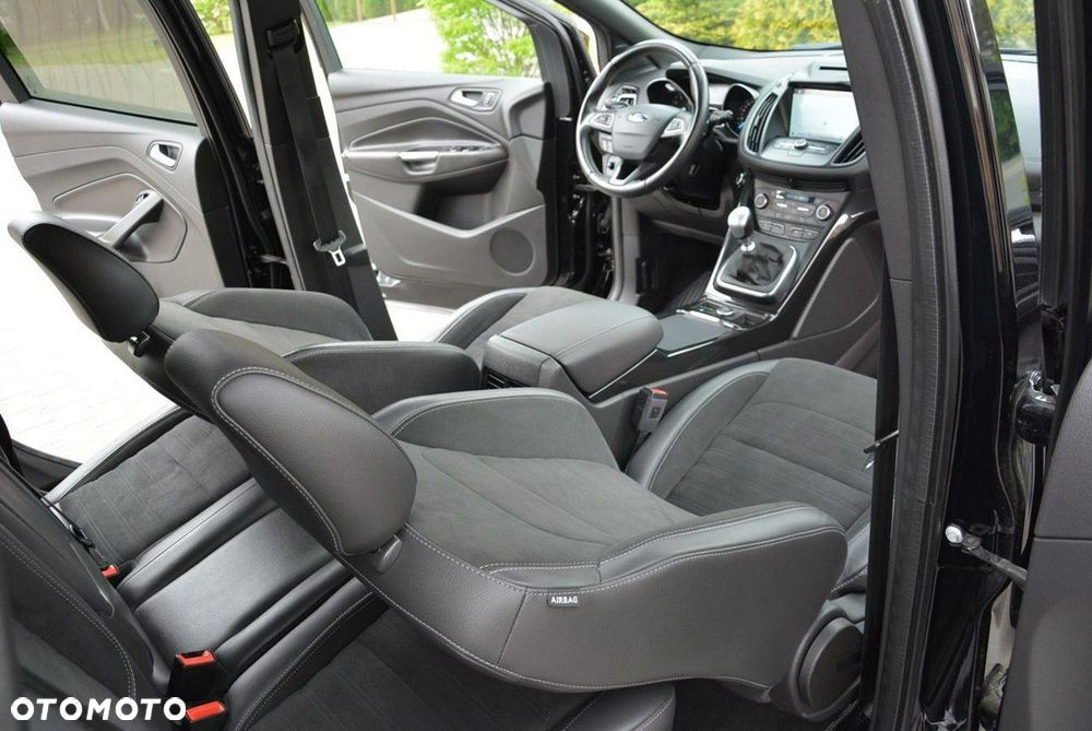 Ford Kuga 1.5 EcoBoost 2x4 ST-Line - 18