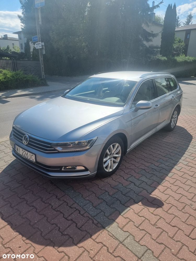 Volkswagen Passat - 1