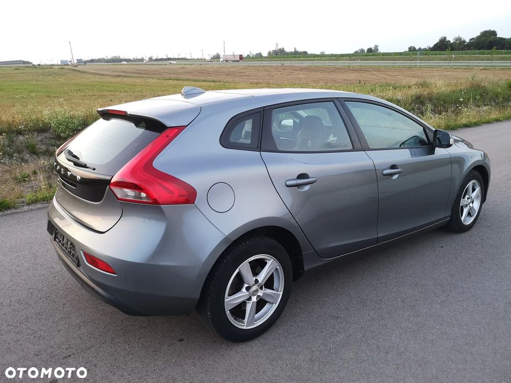 Volvo V40 D2 Momentum - 27