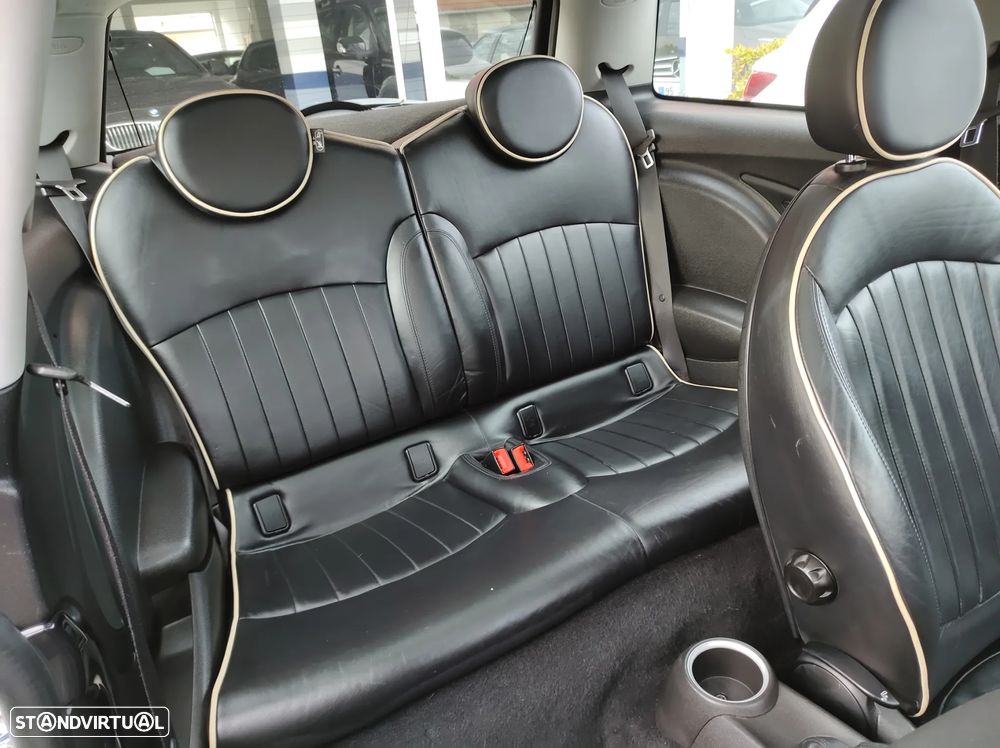 MINI 3 Portas Cooper D - 18