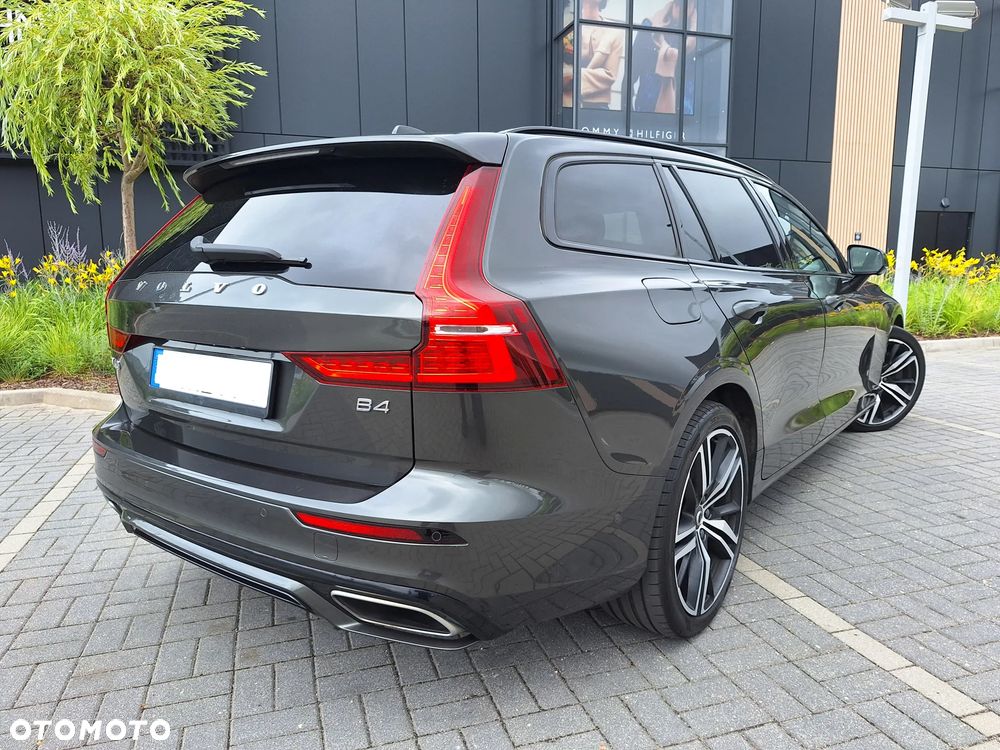 Volvo V60 B4 D R-Design - 11