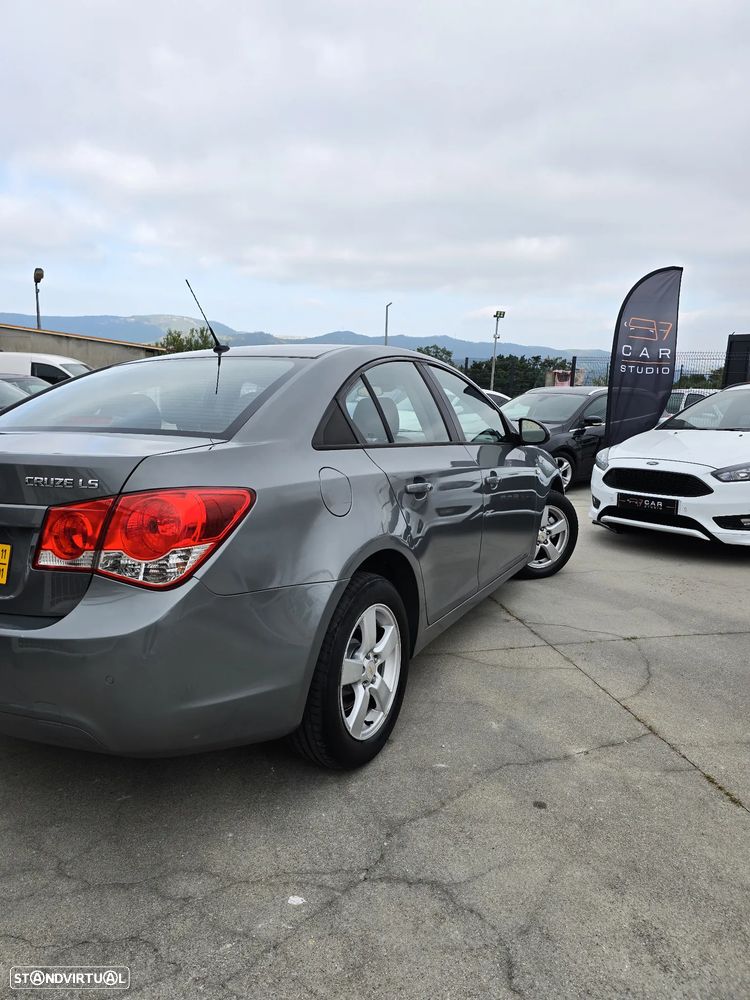 Chevrolet Cruze 1.6 LS - 24