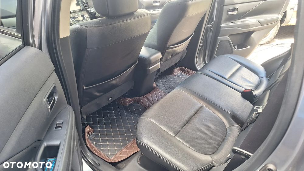 Mitsubishi Outlander - 12
