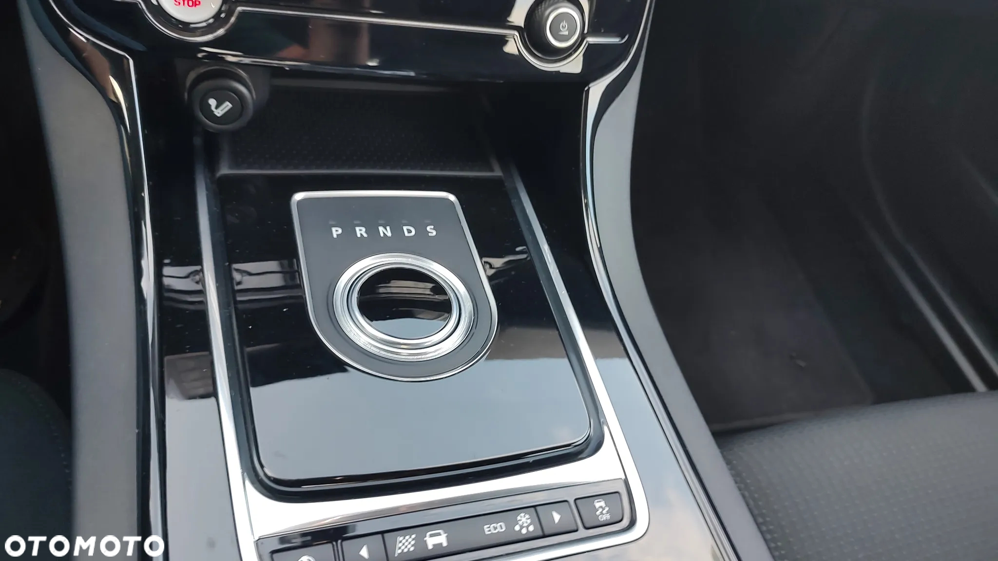 Jaguar XE - 14