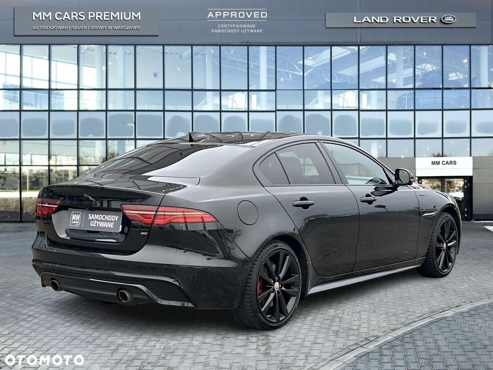 Jaguar XE - 6