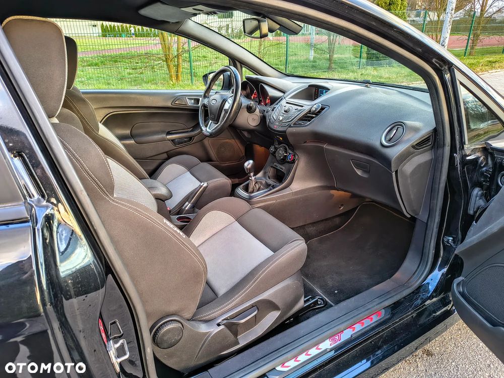 Ford Fiesta 1.6 EcoBoost ST - 11