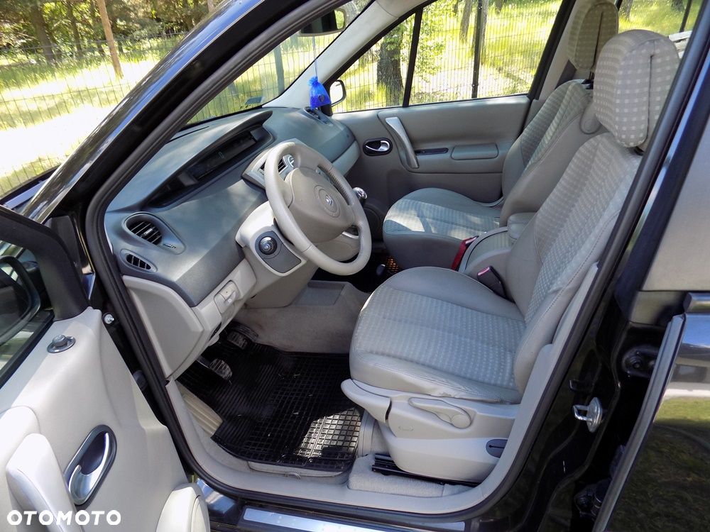 Renault Scenic 1.6 16V Luxe Privilege - 14